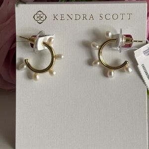 NWT Kendra Scott  Leighton Huggie Earrings in gold Freshwater Cultured Pearl